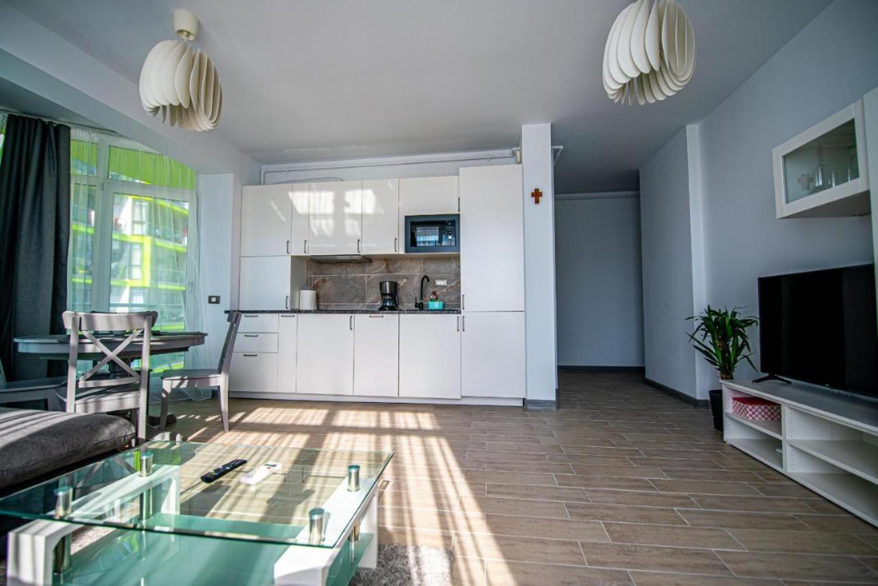 Apartament Katrina - Alezzi Beach - Sea View Năvodari Eksteriør billede