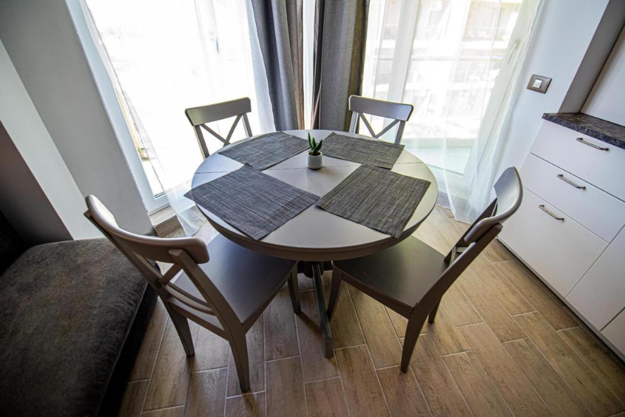 Apartament Katrina - Alezzi Beach - Sea View Năvodari Eksteriør billede